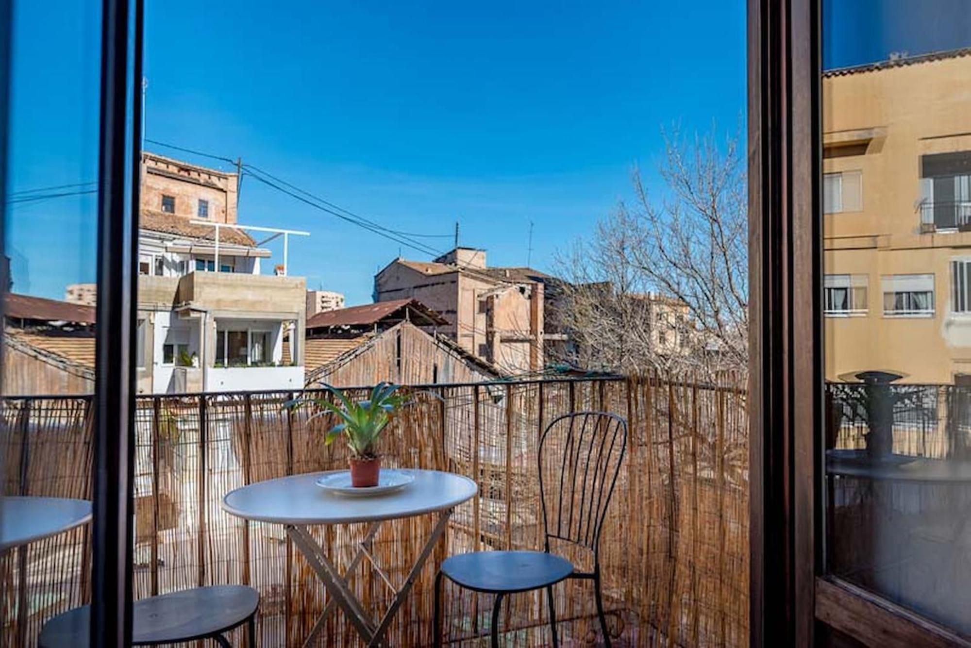Na Jordana Flat * Valence